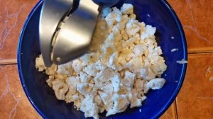 Салат из сырой цветной капусты.Вкусно и просто.