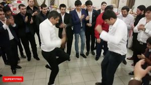 Цыгане. Мужчины танцуют