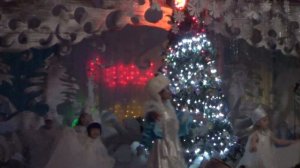 Выход Снегурочки и танец снежинок.