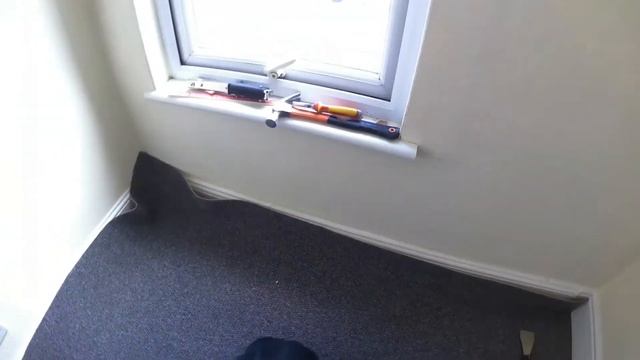 DIY carpet fitting using spray adhesive on existing underlay. смотреть онлайн