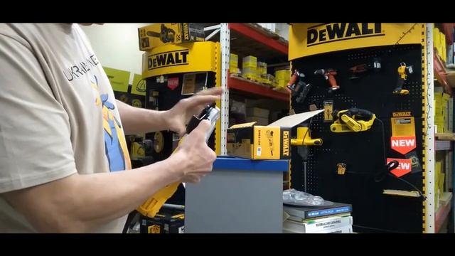 Болгарка для важкодоступних місць DeWALT DWE4157F