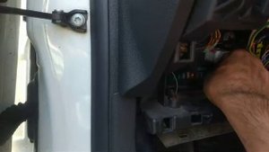 Как обычная магнитола может разрядить аккумулятор на примере Пежо 308