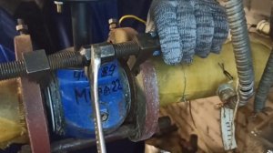 Мой ЛАЙФХАК ДЛЯ СЛЕСАРЕЙ КИПиА И САНТЕХНИКОВ! Раздвижка для фланцев из старой автомобильной стяжки!