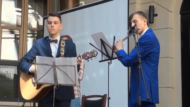 "Апрельский снег" Роман Стансков. Исполняет ансамбль 11 класса смотреть онлайн