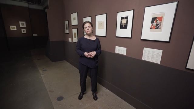 Кураторская экскурсия по выставке «Маленькое искусство» | Мария Гадас смотреть онлайн