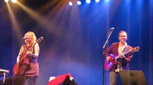 Anneke Van Giersbergen & Danny Cavanagh - Hey Okay!