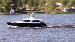 Моторная яхта Парохоъ Р 47 32 МГ проходит Тутаев вниз по Волге 18 05 2021г
