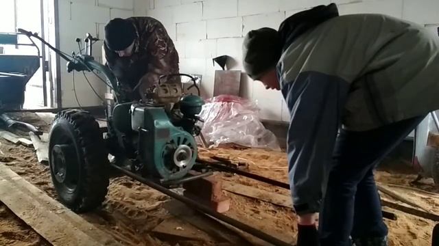 Делаем лопату для уборки снега на мотоблок мтз часть1 смотреть онлайн