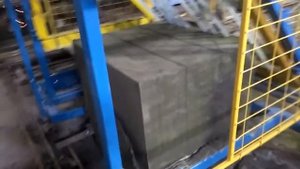 Пенобетон, распил монолитного пенобетона.