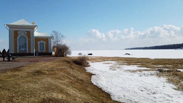 Петергоф в апреле