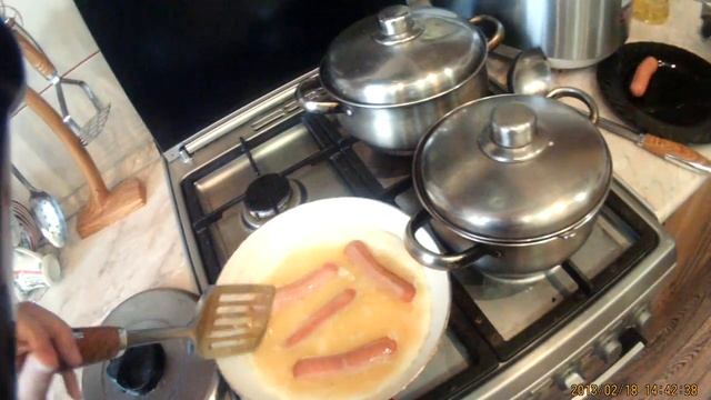 яичница с колбасой.Приготовление. смотреть онлайн