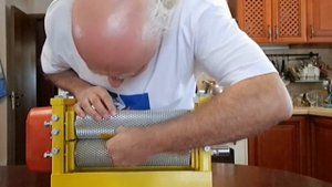 Приобрёл вальцы для изготовления вощины с диаметром ячейки 5,6 мм для нашей среднерусской пчелы