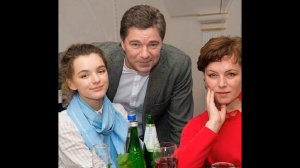 СЕРГЕЙ МАХОВИКОВ = МНОГОЛЕТНИЙ СЧАСТЛИВЫЙ БРАК С ИЗВЕСТНОЙ АКТРИСОЙ И ВЫМОЛЕННАЯ ДОЧЬ В 39 ЛЕТ
