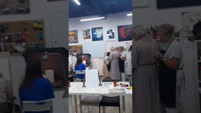 В гостях на мастер-классе в Школе рисования Grafika смотреть онлайн