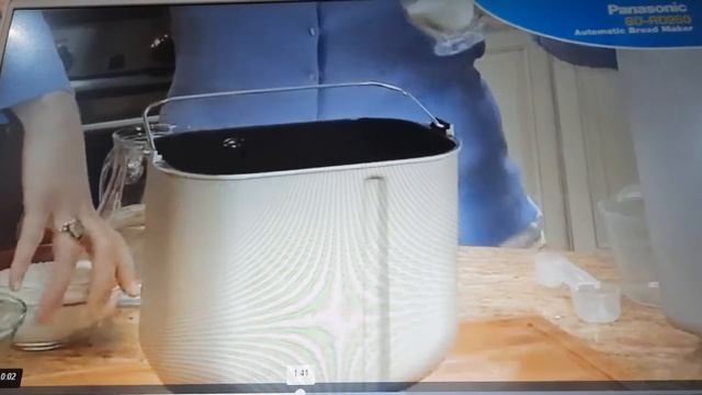 Panasonic SD-RD250 Automatic Bread Maker with Fruit/Nut Dispenser Review смотреть онлайн