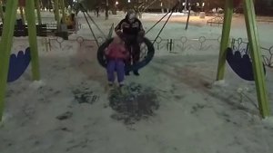 Качели Зимой