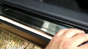 Установка накладок на пороги RAV4.