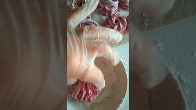 Припудриваю "носик" моим зефира. смотреть онлайн