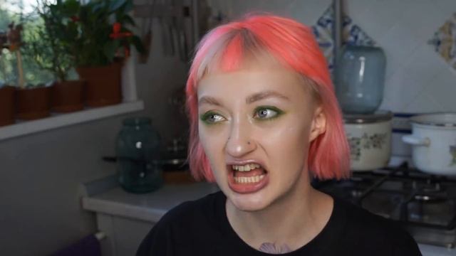 КАК ПРИЖИТЬСЯ В КОЛЛЕКТИВЕ? смотреть онлайн