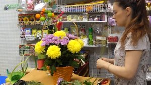 Как Сделать КОРЗИНУ с Цветами / Собираем КОРЗИНУ с Цветами Своими Руками / Студия Флористики