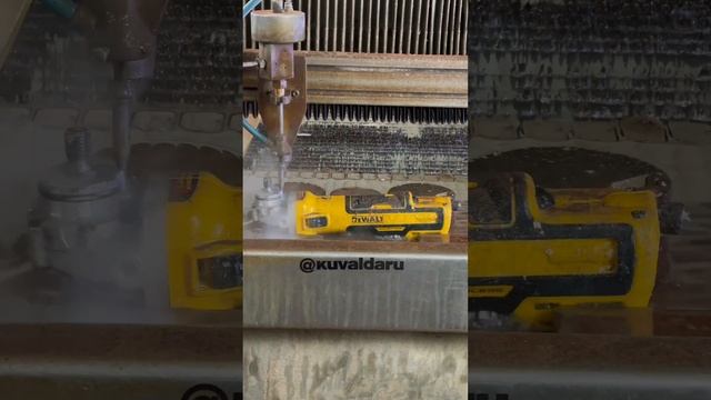 Аппарат гидроабразивной резки в действии?Аппарат гидроабразивной резки в действии? смотреть онлайн