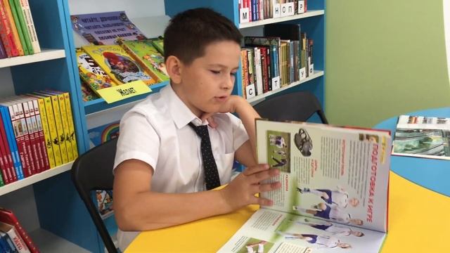 Первые посетители в модельной Хатукайской сельской библиотеке в Адыгее смотреть онлайн