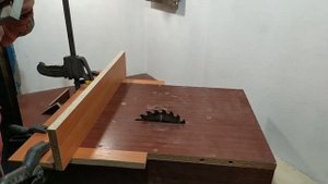 Каретка для распиловочного стола своими руками.