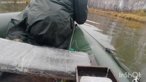 Осенняя рыбалка на Среднем Урале на кружки с лодки