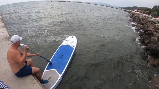 На SUP Board по Чёрному морю на волнах смотреть онлайн