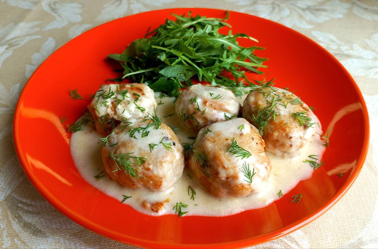 ТЕФТЕЛИ В СЛИВОЧНОМ СОУСЕ смотреть онлайн