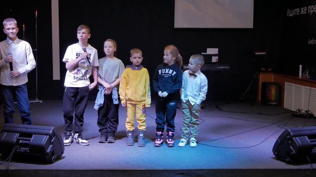 " С днём мамы!"-поздравление от детей. смотреть онлайн