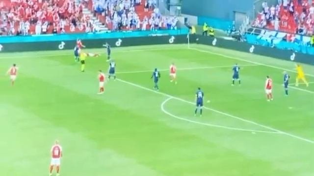Травма Кристиана Эриксона потерял сознание во время матча