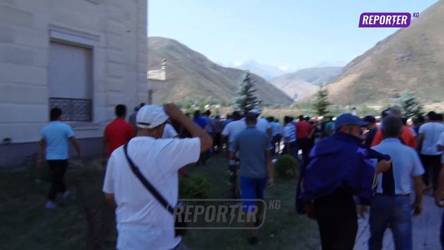 Как выглядит дом Атамбаева после вчерашних беспорядков смотреть онлайн