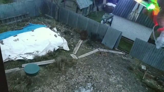 Как повесить гирлянду на дом. Жизнь за городом. смотреть онлайн