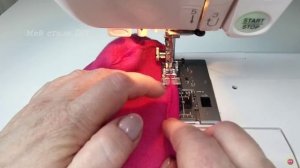 Футболки люблю покороче. На этот раз укоротила ассиметрично, добавила разрезы, но способ выбрала нет