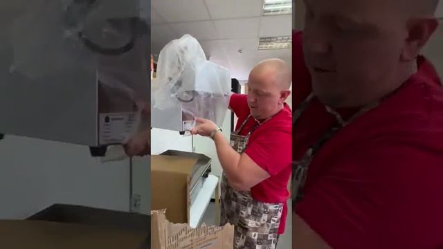 Жарочная поверхность и фритюрница /распаковка смотреть онлайн