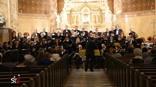 Mauro Benaglia and Accademia Concertante dArchi di Milano with the Stradivari violin in concert