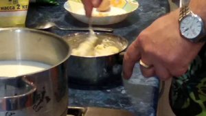 Молочный суп затирка