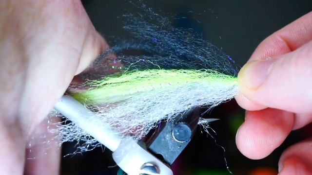 Split tail shad - EP Style with a split hackle tail - McFly Angler Streamer Fly Tying Tutorial смотреть онлайн
