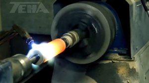 Процесс газопламенного напыления покрытия с последующим оплавлением