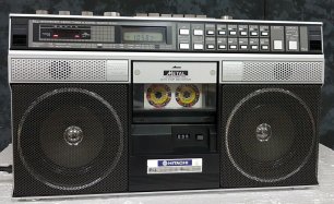 Hitachi Trk-7990E Vintage Stereo Cassette Recorder.
