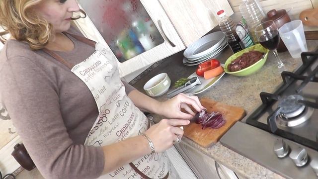 Рецепт мясо и домашний грибной соус с овощами. Кухня Blondy. Meat recipe and homemade mushroom sauc смотреть онлайн