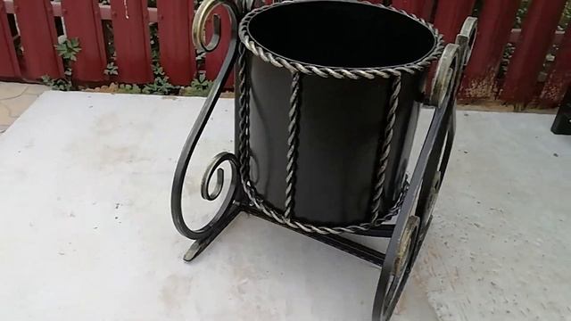 Урна своими руками на станке Шарман. С завитком и косичкой. смотреть онлайн