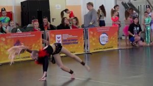 Танцевально-акробатический номер участницы фестиваля спортивной хореографии