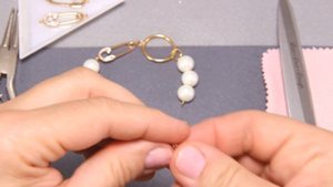 КАК СДЕЛАТЬ БРАСЛЕТ ИЗ БУСИН И ЦЕПОЧЕК СВОИМИ РУКАМИ / CHAIN BRACELET MADE OF BEADS