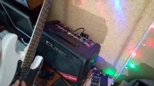 Roland Cube Street Ex Настройка гитары с помощью встроенного тюнера (демонстрация ручного режима)