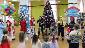 Новогодняя игра «Мы повесим шарики»