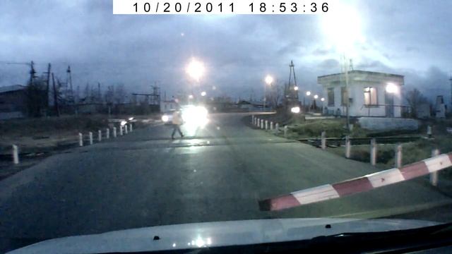 Закрыли шлагбаум чтобы почистить смотреть онлайн