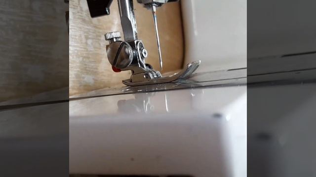 Швейная машина не тянет материал? на примере JANOME смотреть онлайн