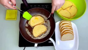 Простой и быстрый завтрак! Гренки из батона, сладкие , в яйце и молоке, на сковороде!